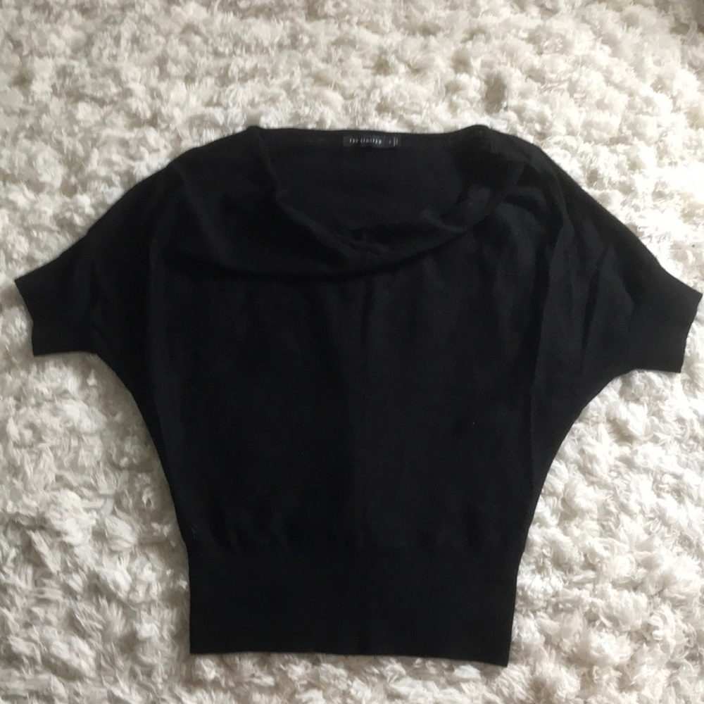 Black front hanging short sleeve light sweater